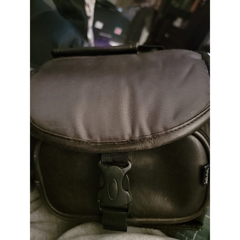 Extreme Gear Camera Bag Clip Closure Lots Of Room Compartment Divider clean Fun